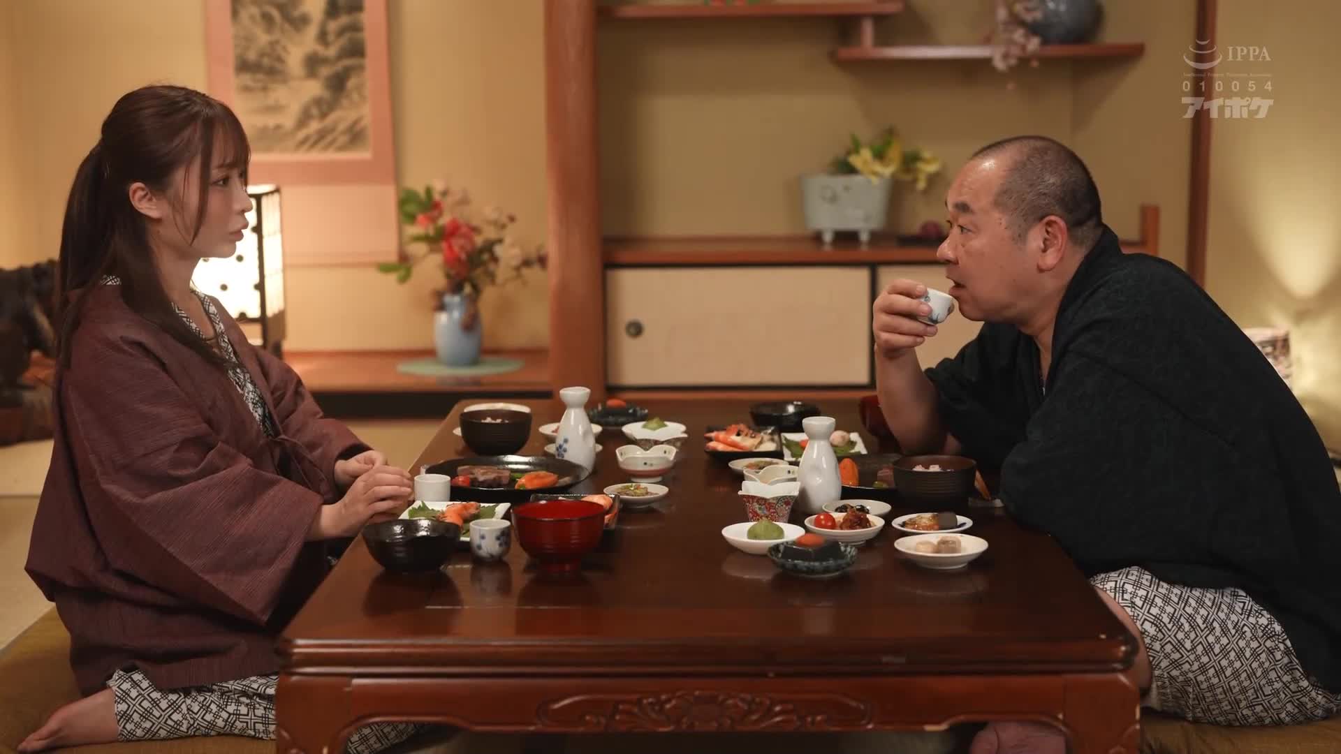 [AI解碼版]在拍攝地的溫泉旅館裡，與討厭的製作人意外地住在同一間房間裡…被醜陋的中年大叔的性慾龜頭不斷地折磨，溫柔天氣的姐姐花咲澪已經墮落多次被操縱。 - AV大平台 - 中文字幕，成人影片，AV，國產，線上看