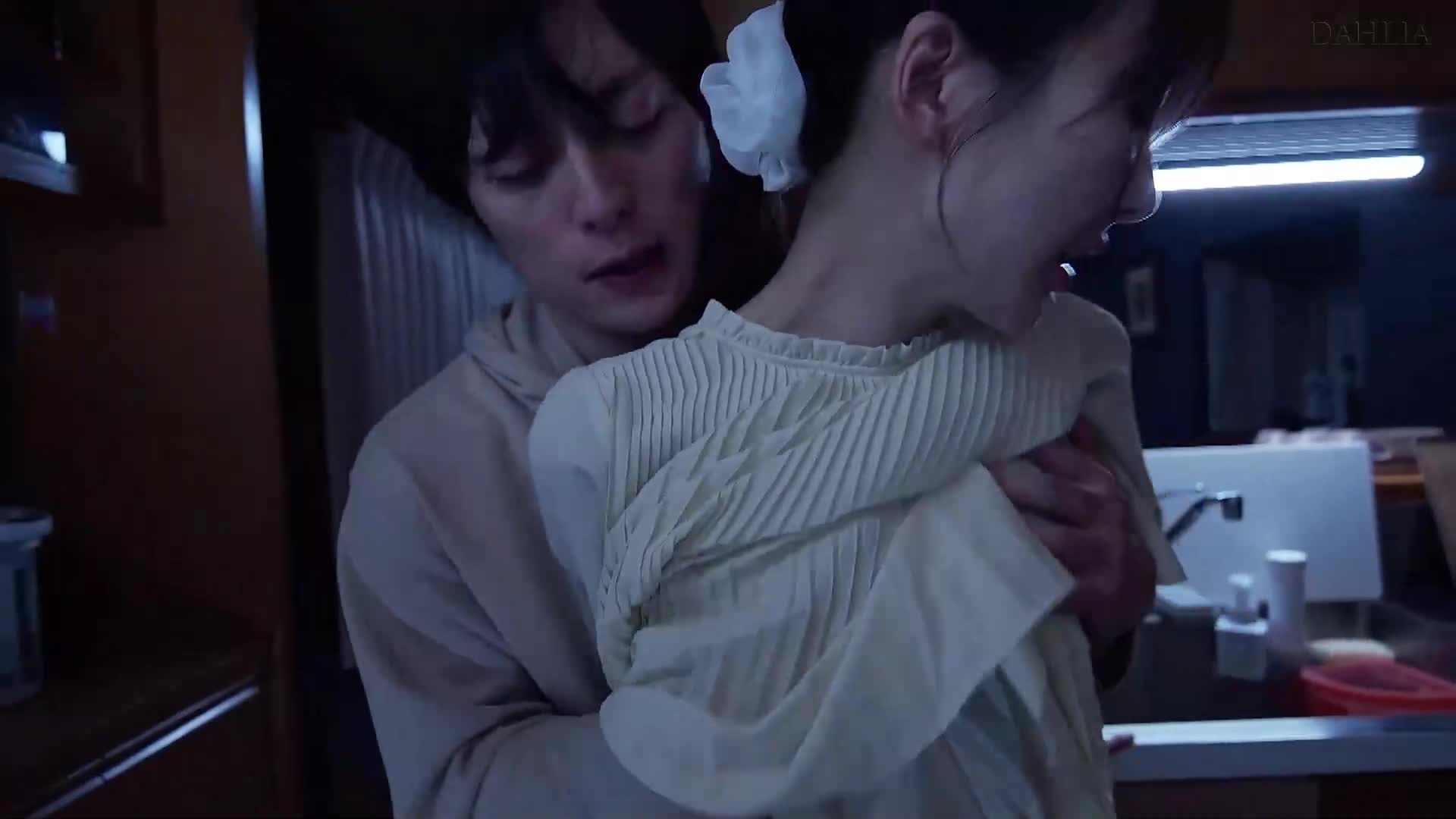 [AI解碼版]在我爸睡到你繼母之前，我就要讓她懷孕。小澤菜穗 - AV大平台 - 中文字幕，成人影片，AV，國產，線上看