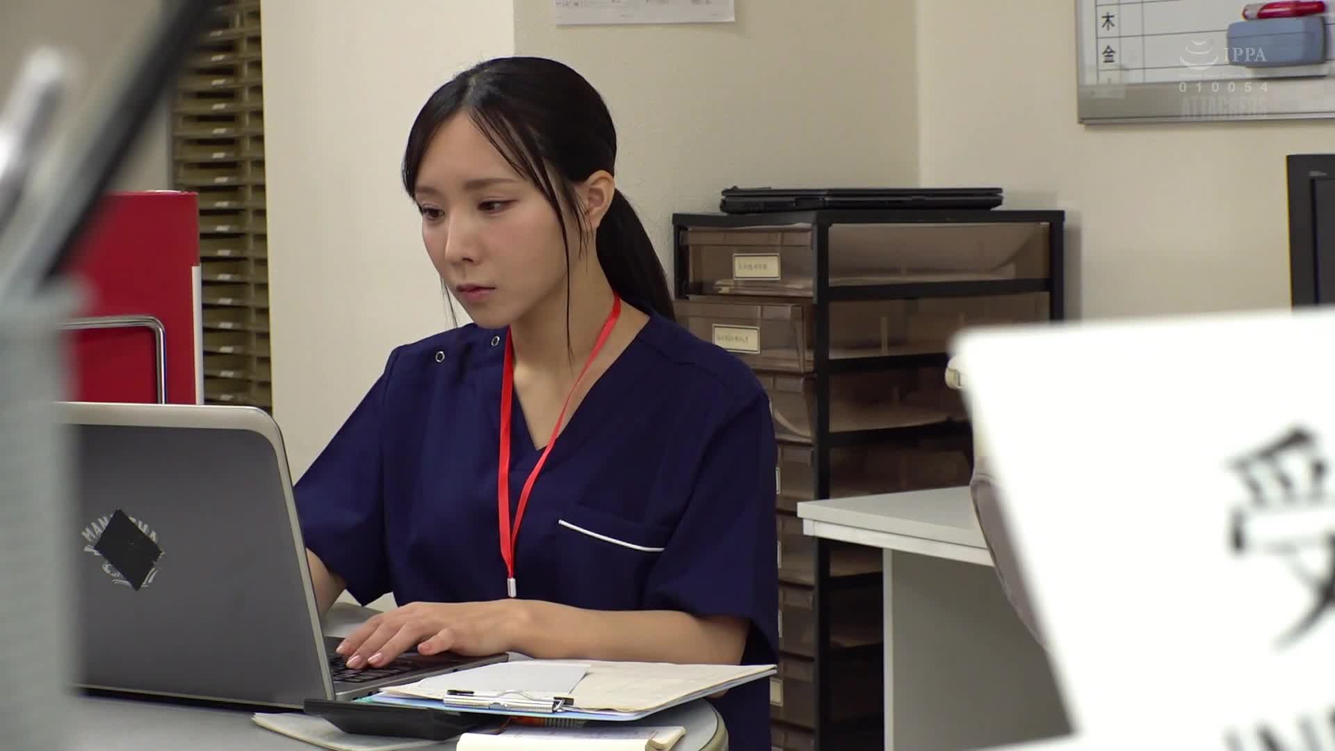 [AI解碼版]緊急搬送的記憶喪失強暴犯讓急救醫生懷孕。海老咲碧 - AV大平台 - 中文字幕，成人影片，AV，國產，線上看