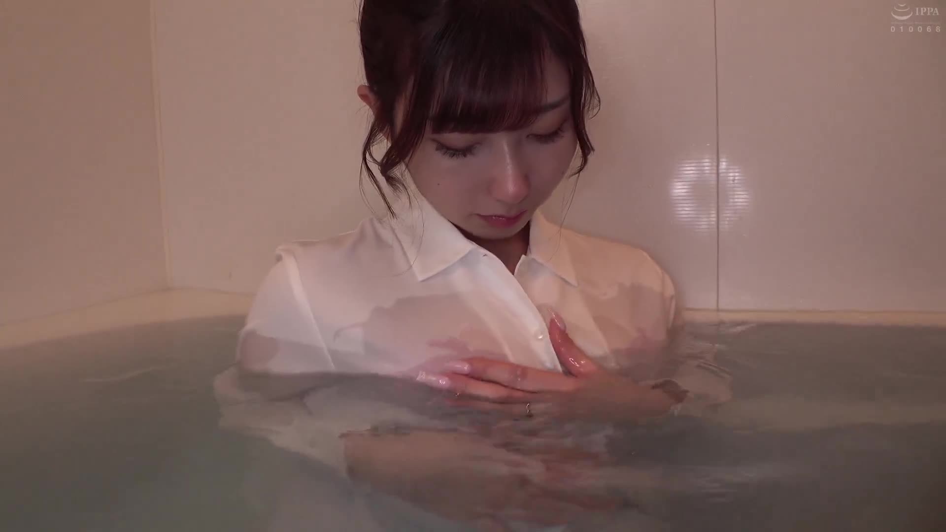 公司和家庭，旁邊是結婚的丈夫，穿著褲襪的美腿人妻女上司OL秘密地被中出搾取的 逢澤美優 - AV大平台 - 中文字幕，成人影片，AV，國產，線上看