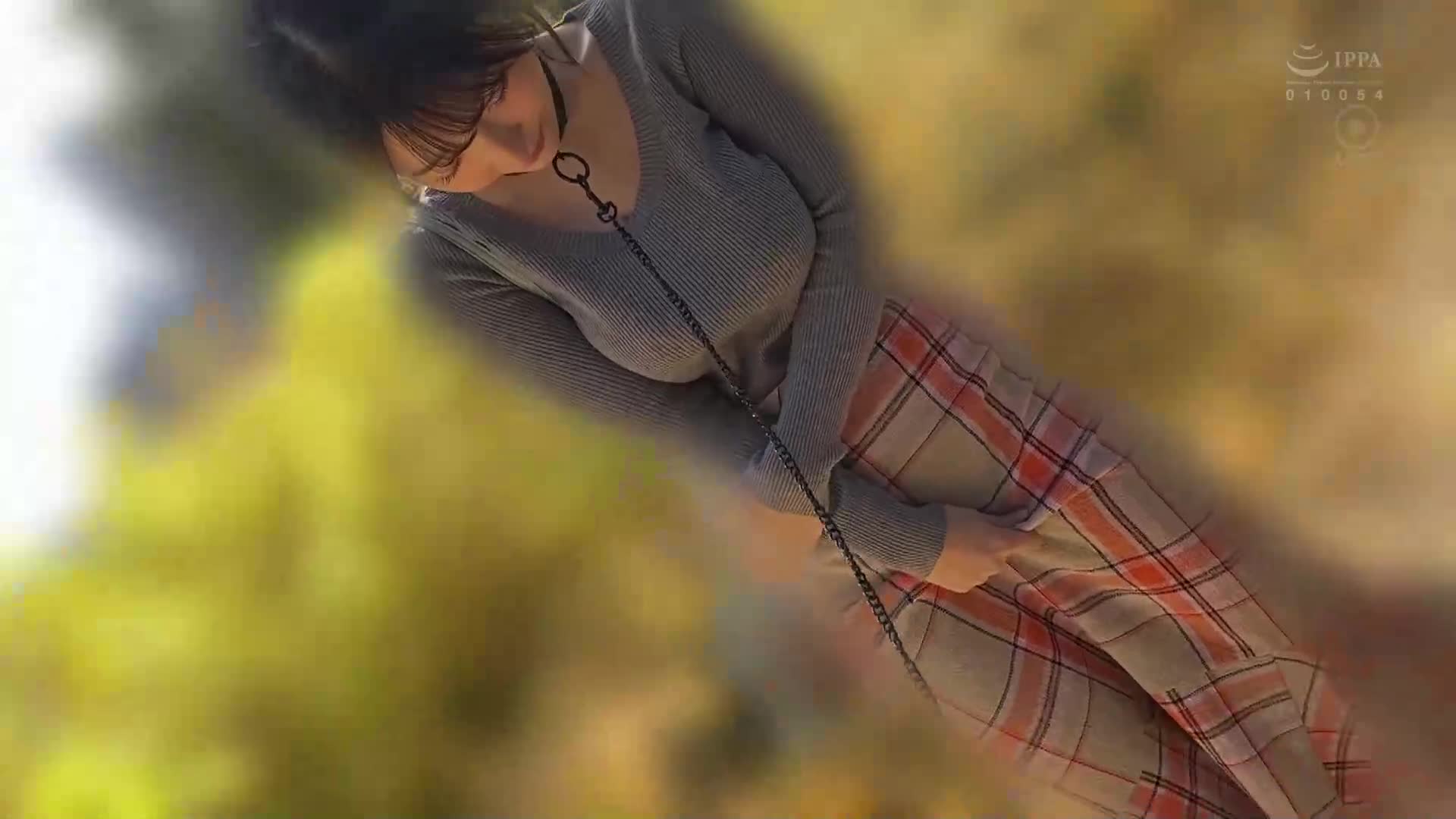 [AI解碼版]不穿胸罩在新宿徘徊的被虐待狗狗的散步約會 - AV大平台 - 中文字幕，成人影片，AV，國產，線上看