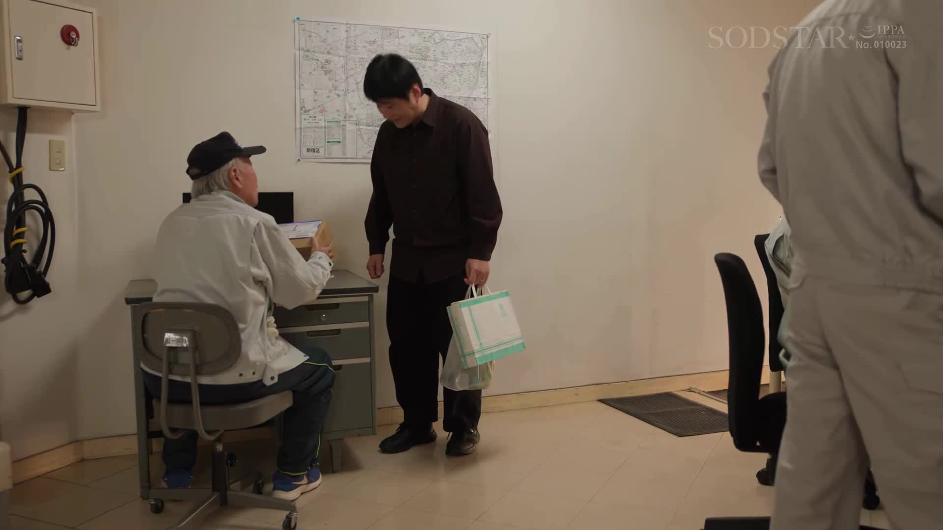 [AI解碼版]在配送中NTR 既婚資深司機的配送過程中，新婚人妻戀渕桃菜在車上遭受了侵犯 - AV大平台 - 中文字幕，成人影片，AV，國產，線上看