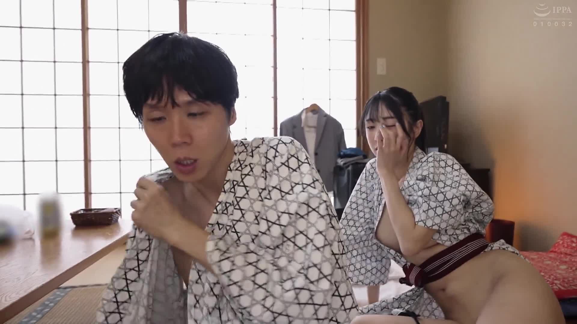 當我醒來時，女上司穿著浴衣走光在房間裡！而且平時總是唯我獨尊，卻不知為何開始討好我…。出差的旅館裡，我和女上司同房！那天我又被她繼續教訓，於是猛喝酒喝到爛醉！隔天一早醒來時…旁邊卻是走光的女上司！？ - AV大平台 - 中文字幕，成人影片，AV，國產，線上看