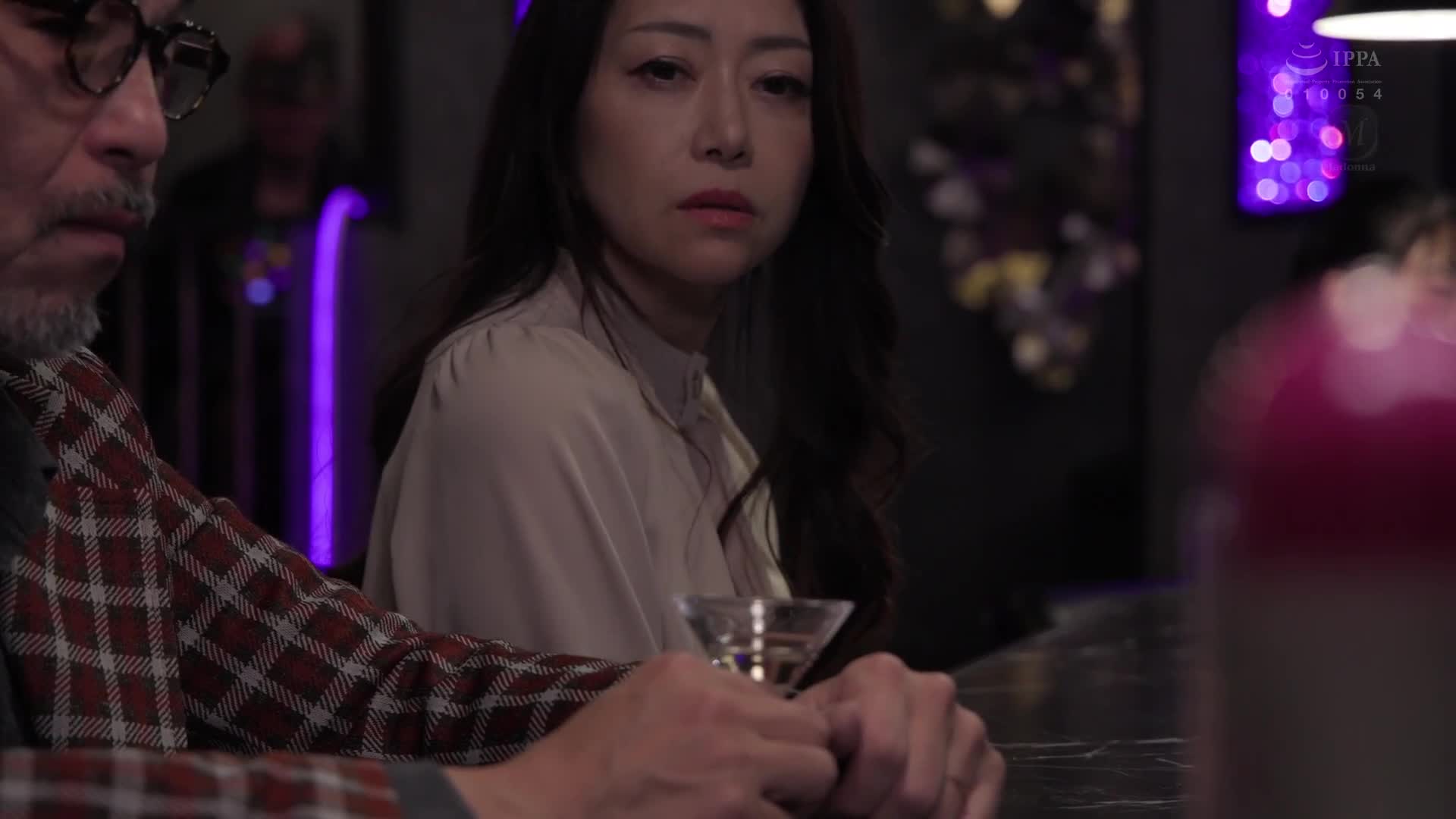 妻子在熱鬧酒吧被NTR：「我這樣做都是為了你……」 這位妻子以前常這麼說，但很快就迷上了圍繞在她身邊的男人們 北條麻妃 藤咲紫 - AV大平台 - 中文字幕，成人影片，AV，國產，線上看