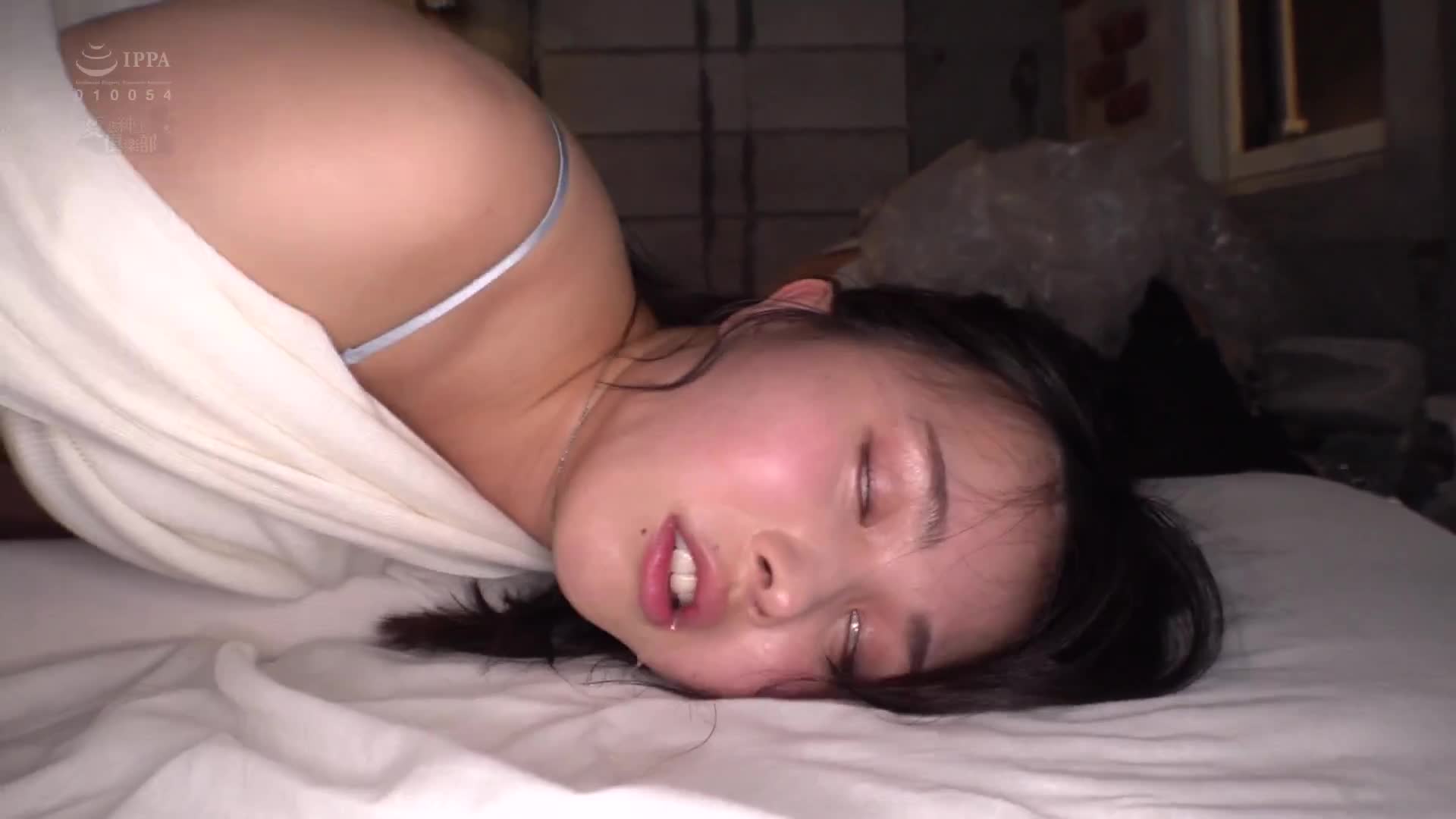 豐滿臀部的大學生女子被迷昏強姦 - AV大平台 - 中文字幕，成人影片，AV，國產，線上看