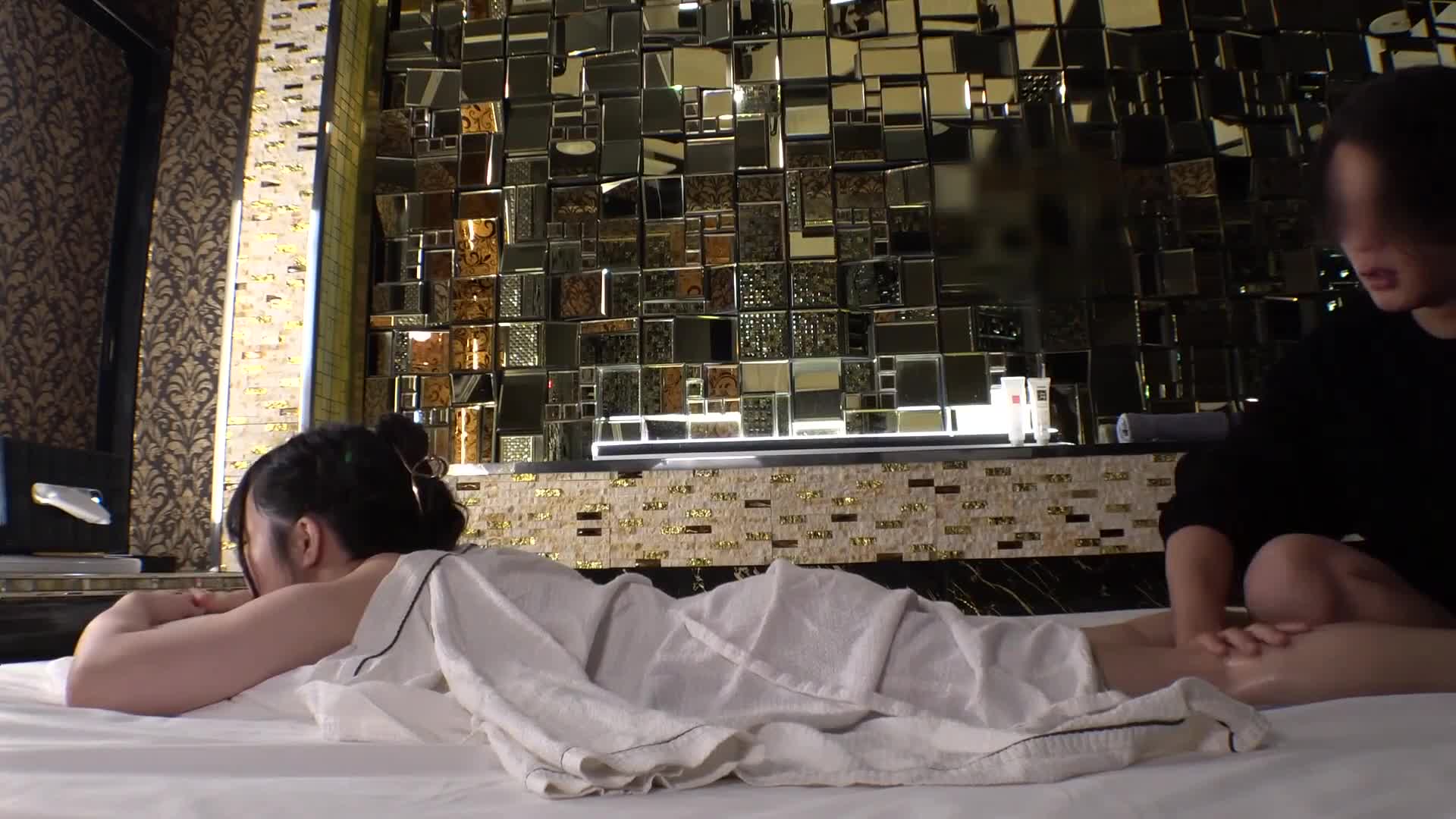 完美的豐滿。感謝你讓巨大的蜜桃臀佔據了整個螢幕，哈哈。她第一次以女人的身份喝酒，她的純真反而顯得格外性感。如果如此完美的身材渴望真正的性愛，誰又能抵擋得住呢… - AV大平台 - 中文字幕，成人影片，AV，國產，線上看